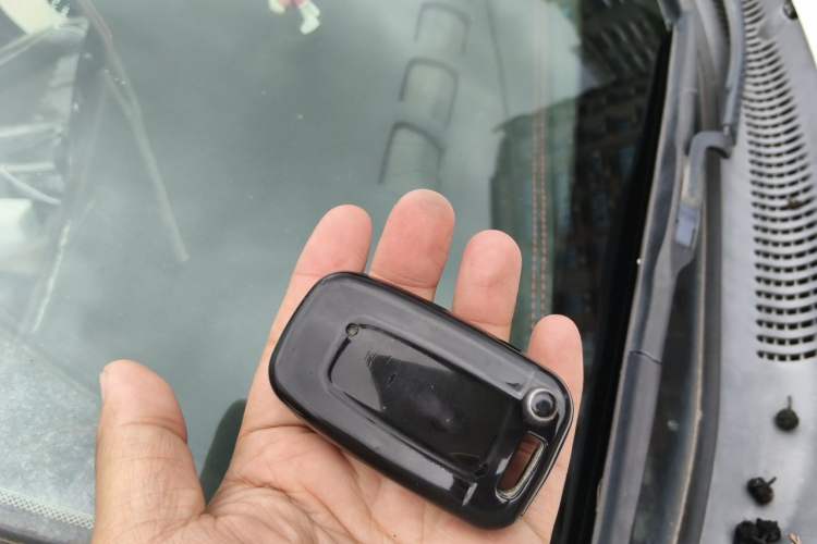 Used Hyundai Sonata 2011 2.0L Automatic Luxury Edition Vehicle Key