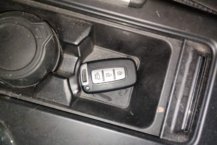 Used Hyundai Sonata 2011 2.0L Automatic Supreme Edition Vehicle Key