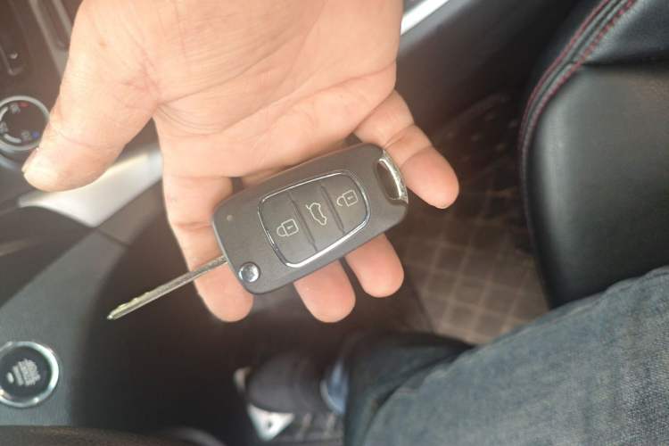 Used Hyundai Sonata 2011 2.0L Automatic Leading Edition Vehicle Key
