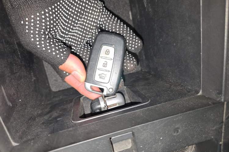 Used Hyundai Sonata 2011 2.0L Automatic Leading Edition Vehicle Key