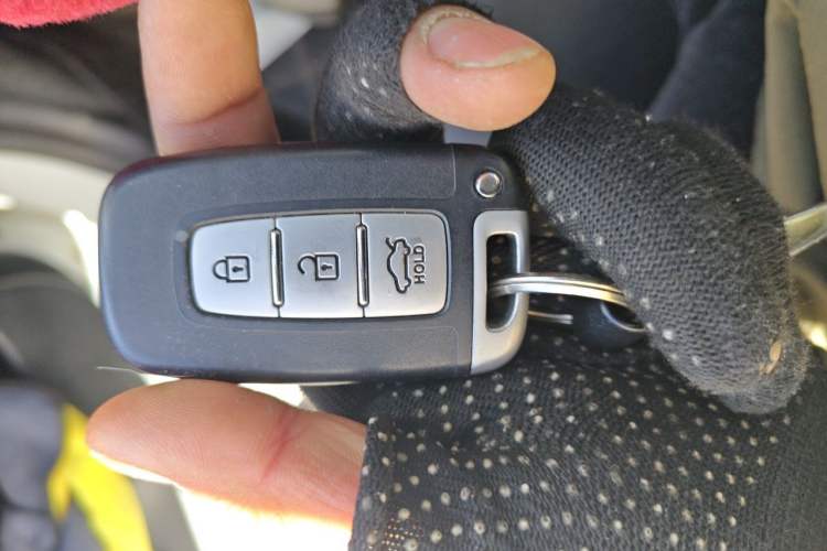 Used Hyundai Sonata 2011 2.0L Automatic Luxury Edition Vehicle Key