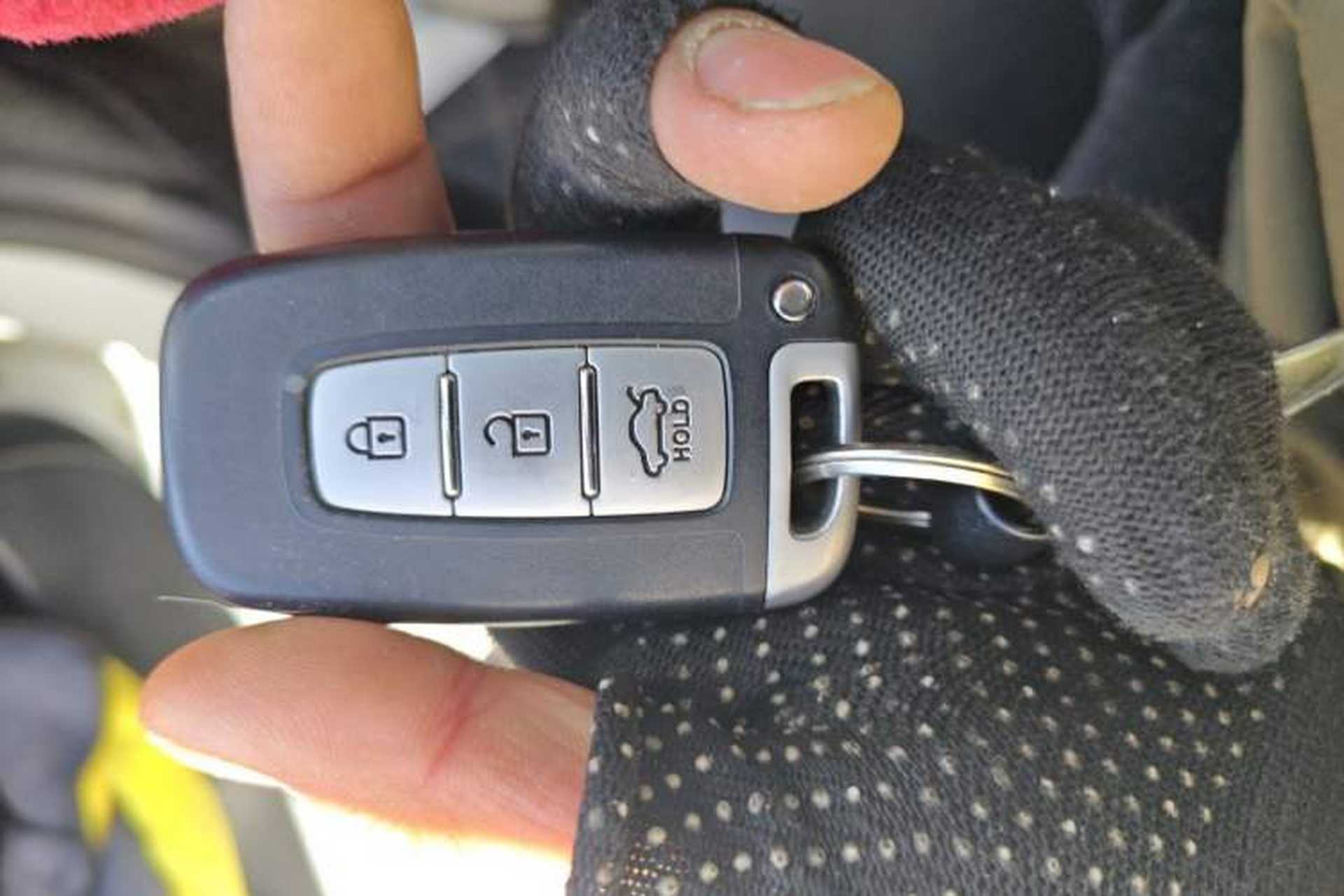 Used Hyundai Sonata 2011 2.0L Automatic Luxury Edition Vehicle Key