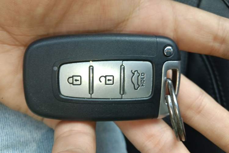 Used Hyundai Sonata 2011 2.0L Automatic Luxury Edition Vehicle Key