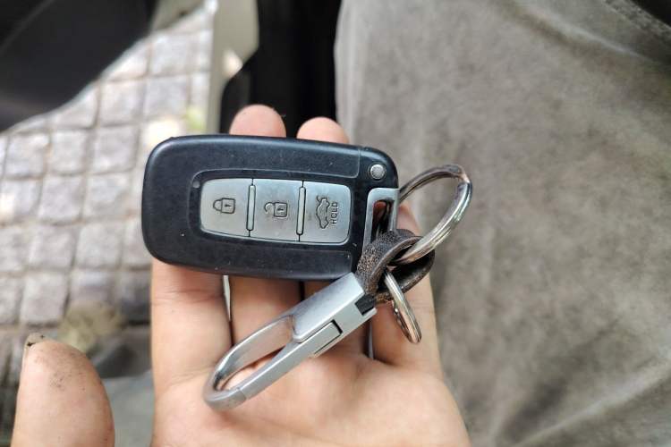Used Hyundai Sonata 2011 2.0L Automatic Luxury Edition Vehicle Key