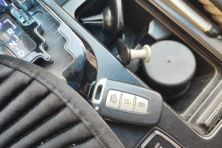 Used Hyundai Sonata 2011 2.0L Automatic Luxury Edition Vehicle Key
