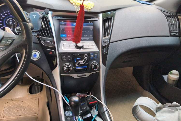 Used Hyundai Sonata 2011 2.0L Automatic Luxury Edition Audio And AC Panel