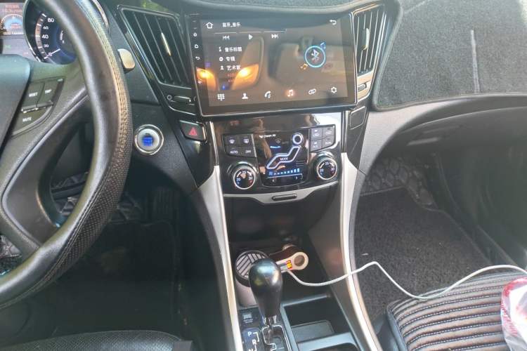 Used Hyundai Sonata 2011 2.0L Automatic Luxury Edition Audio And AC Panel
