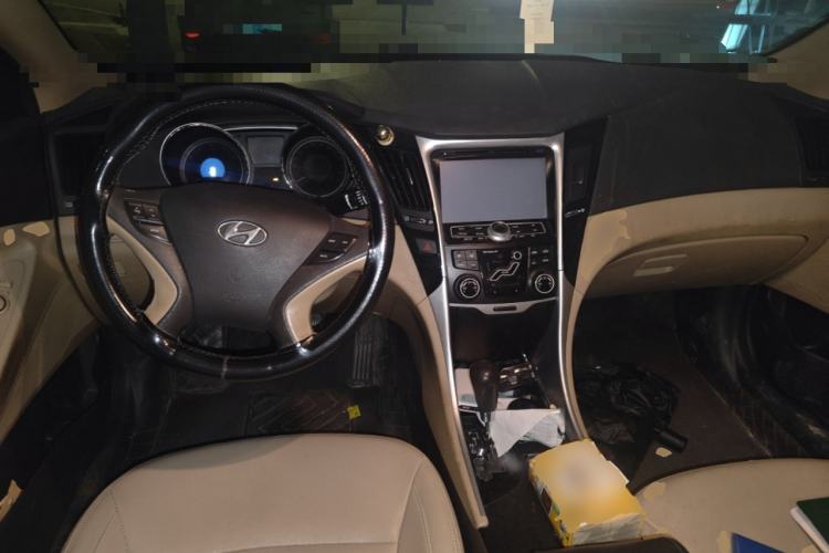 Used Hyundai Sonata 2011 2.0L Automatic Fashion Edition Center Console