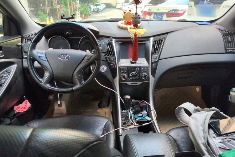 Used Hyundai Sonata 2011 2.0L Automatic Luxury Edition Center Console