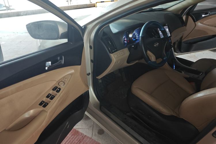 Used Hyundai Sonata 2011 2.0L Automatic Luxury Edition Driver Seat