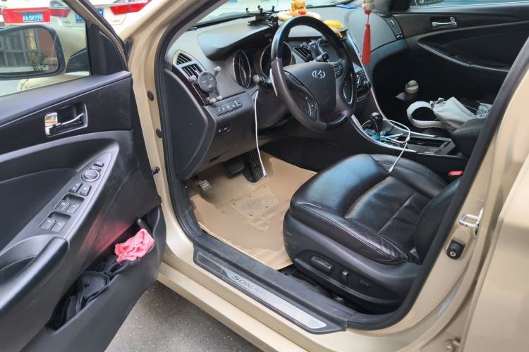 Used Hyundai Sonata 2011 2.0L Automatic Luxury Edition Driver Seat