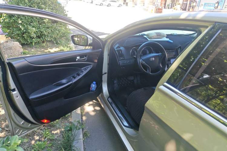 Used Hyundai Sonata 2011 2.0L Automatic Luxury Edition Driver Seat