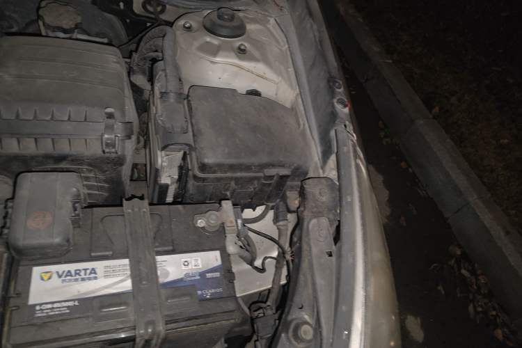 Used Hyundai Sonata 2011 2.0L Automatic Fashion Edition Engine Bay Left