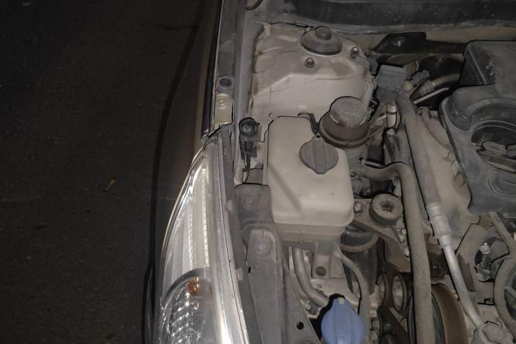 Used Hyundai Sonata 2011 2.0L Automatic Fashion Edition Engine Bay Right