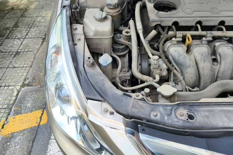 Used Hyundai Sonata 2011 2.0L Automatic Luxury Edition Engine Bay Right