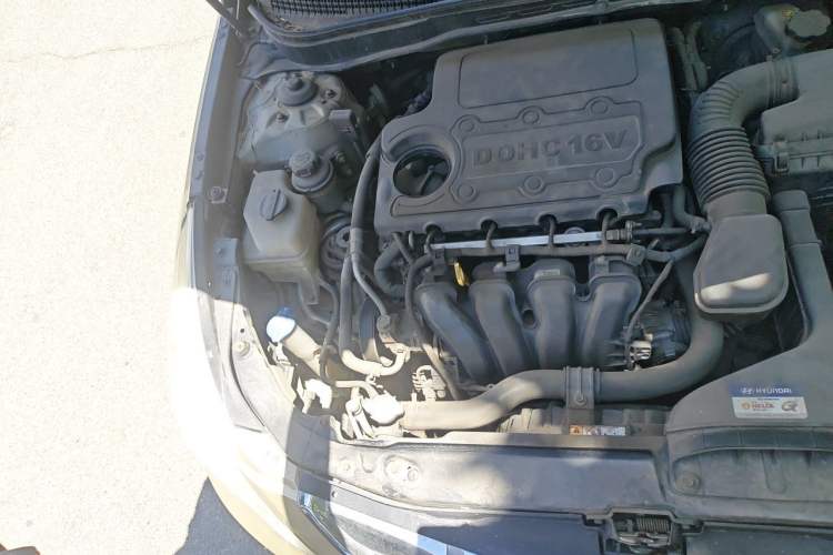 Used Hyundai Sonata 2011 2.0L Automatic Luxury Edition Engine Bay Right