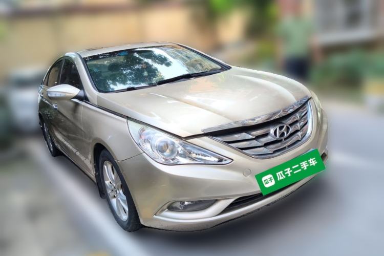 Used Hyundai Sonata 2011 2.0L Automatic Luxury Edition Front Right 45 Deg