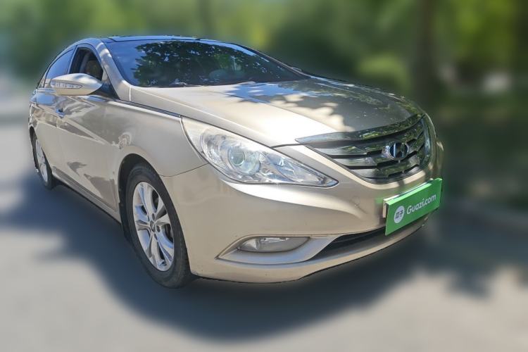 Used Hyundai Sonata 2011 2.0L Automatic Luxury Edition Front Right 45 Deg