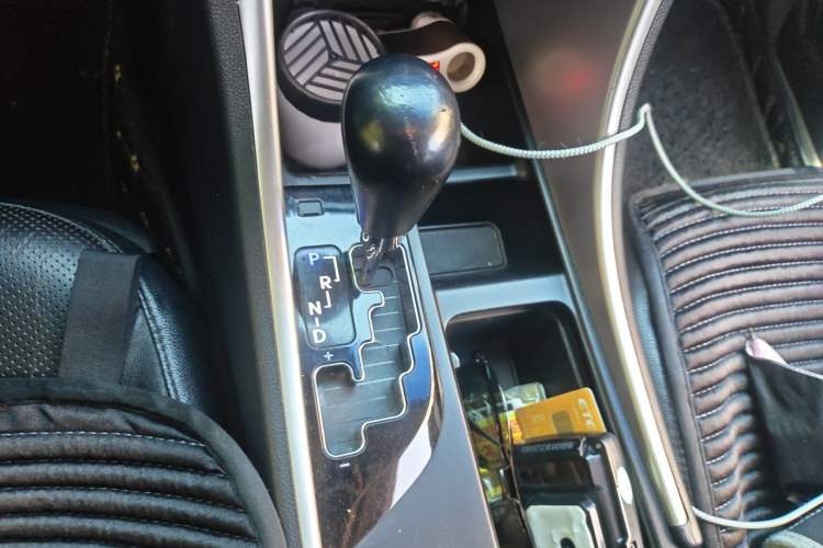 Used Hyundai Sonata 2011 2.0L Automatic Luxury Edition Gear Lever