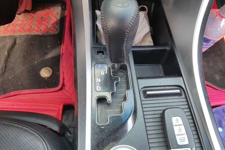 Used Hyundai Sonata 2011 2.0L Automatic Luxury Edition Gear Lever