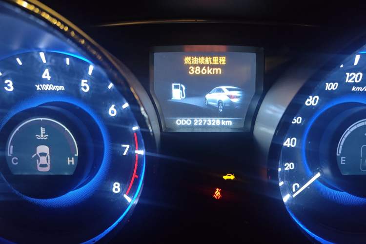 Used Hyundai Sonata 2011 2.0L Automatic Fashion Edition Odometer Close Up