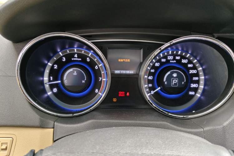 Used Hyundai Sonata 2011 2.0L Automatic Fashion Edition Odometer Close Up