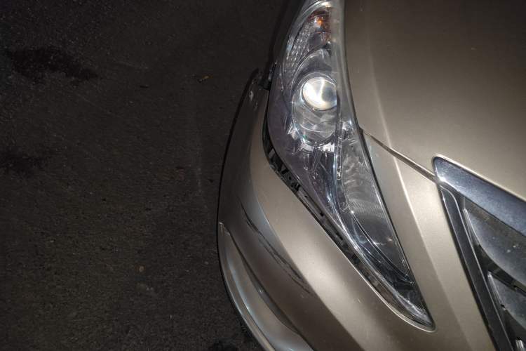 Used Hyundai Sonata 2011 2.0L Automatic Fashion Edition Right Front Headlight