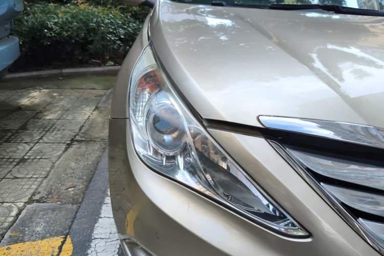 Used Hyundai Sonata 2011 2.0L Automatic Luxury Edition Right Front Headlight