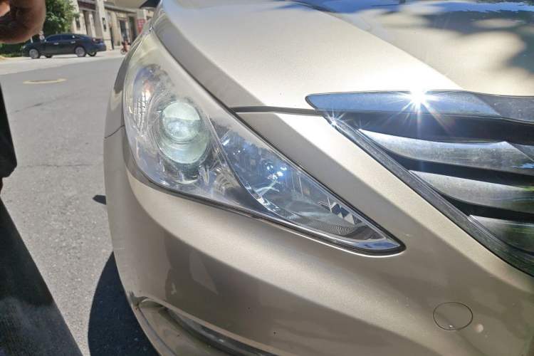 Used Hyundai Sonata 2011 2.0L Automatic Luxury Edition Right Front Headlight