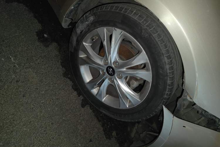 Used Hyundai Sonata 2011 2.0L Automatic Fashion Edition Right Front Wheel Hub