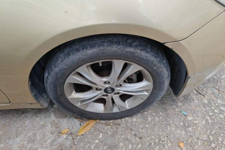 Used Hyundai Sonata 2011 2.0L Automatic Fashion Edition Right Front Wheel Hub