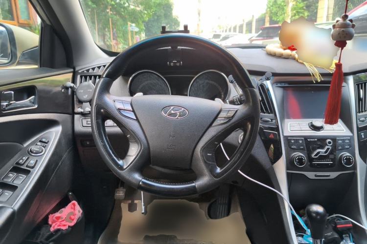 Used Hyundai Sonata 2011 2.0L Automatic Luxury Edition Steering Wheel