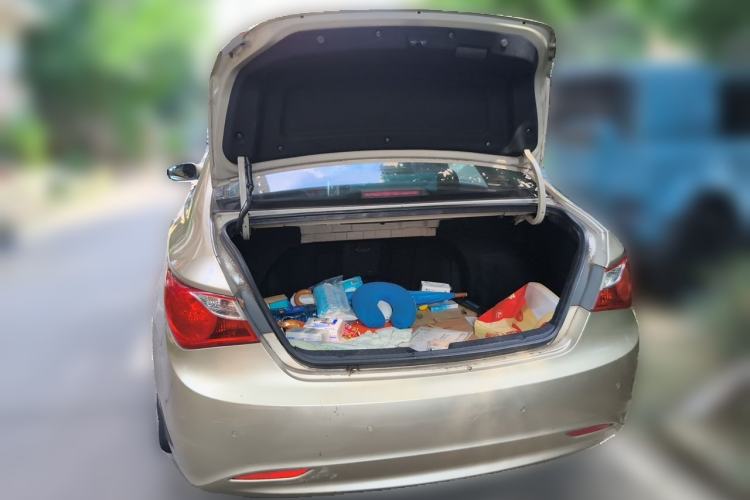 Used Hyundai Sonata 2011 2.0L Automatic Luxury Edition Trunk