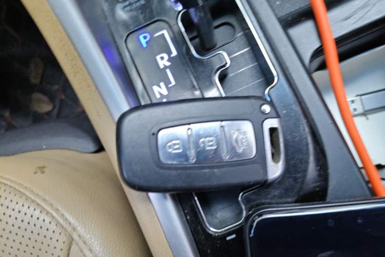 Used Hyundai Sonata 2011 2.0L Automatic Fashion Edition Vehicle Key