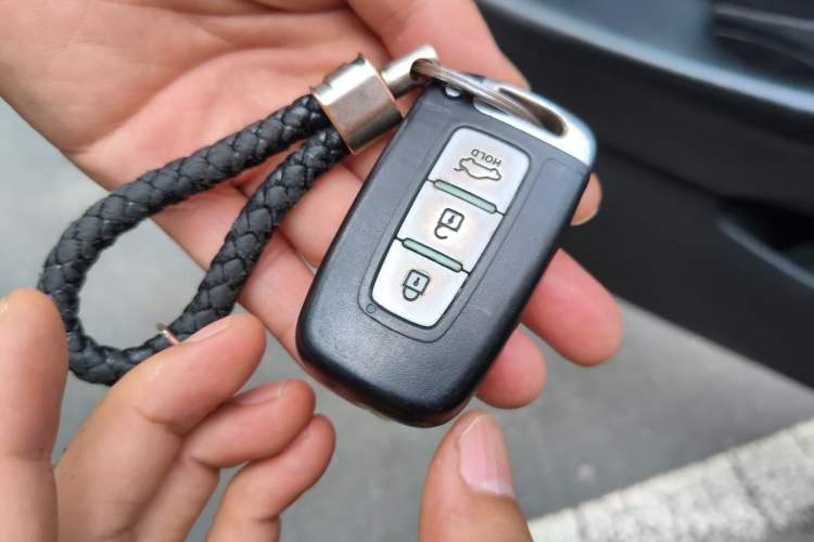 Used Hyundai Sonata 2011 2.0L Automatic Luxury Edition Vehicle Key