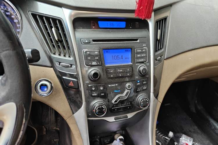 Used Hyundai Sonata 2013 2.0L Automatic Luxury Edition Audio And AC Panel