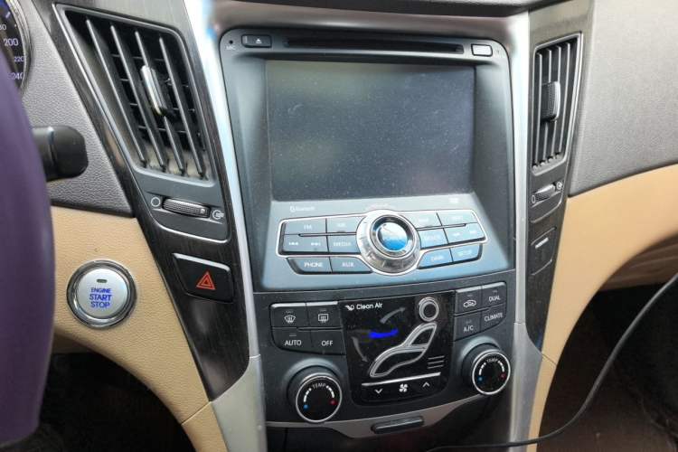 Used Hyundai Sonata 2013 2.4L Automatic Leading Edition China IV Standard Audio And AC Panel