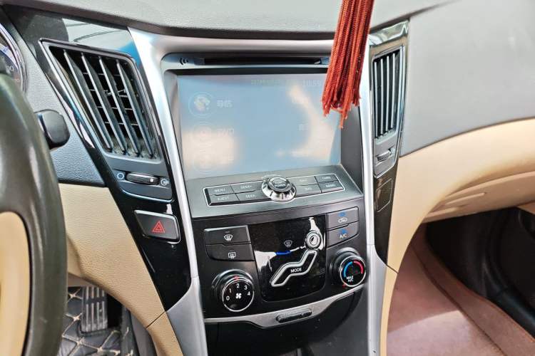 Used Hyundai Sonata 2013 2.0L Automatic Fashion Edition Audio And AC Panel