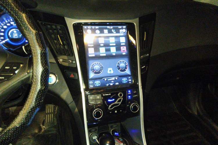 Used Hyundai Sonata 2013 2.4L Automatic Luxury Version China IV Standard Audio And AC Panel