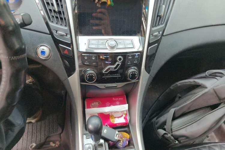 Used Hyundai Sonata 2013 2.0L Automatic Luxury Edition Audio And AC Panel