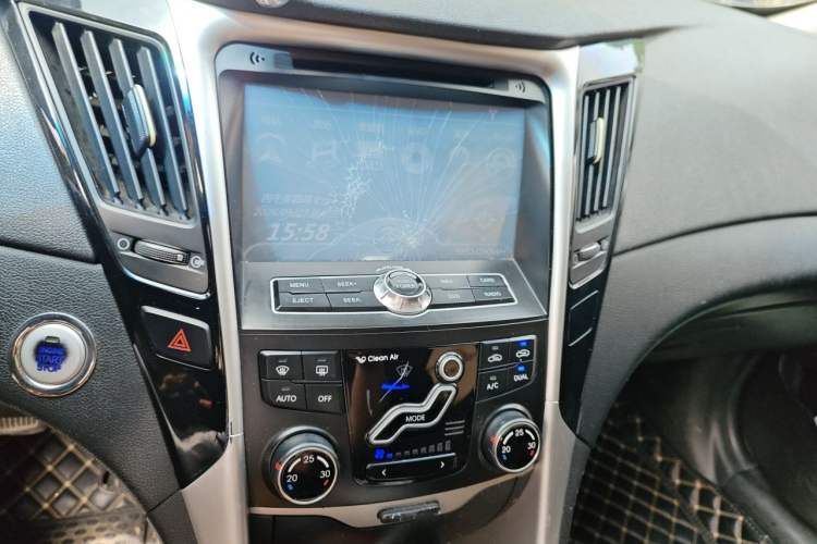 Used Hyundai Sonata 2013 2.0L Automatic Luxury Edition Audio And AC Panel