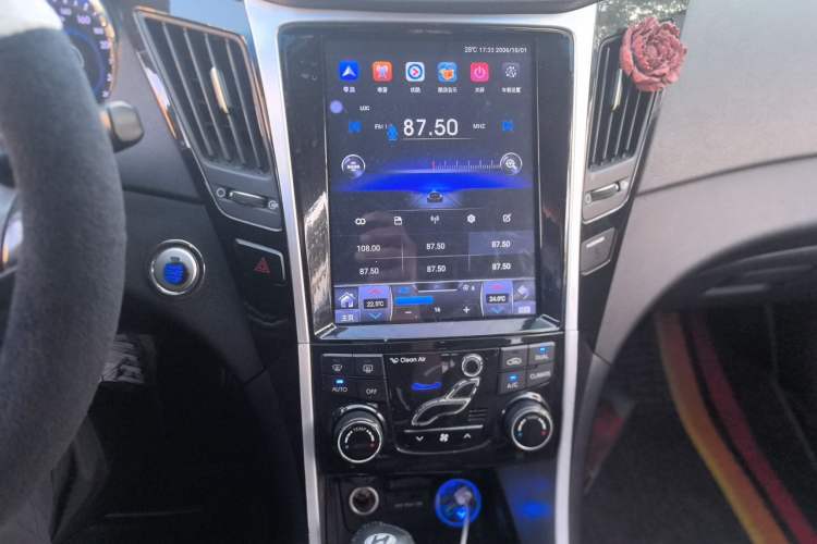 Used Hyundai Sonata 2013 2.4L Automatic Luxury Version China IV Standard Audio And AC Panel