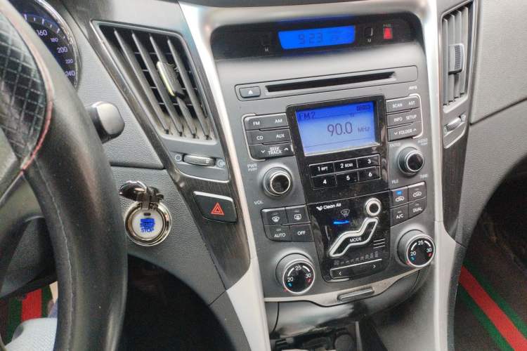 Used Hyundai Sonata 2013 2.0L Automatic Luxury Edition Audio And AC Panel