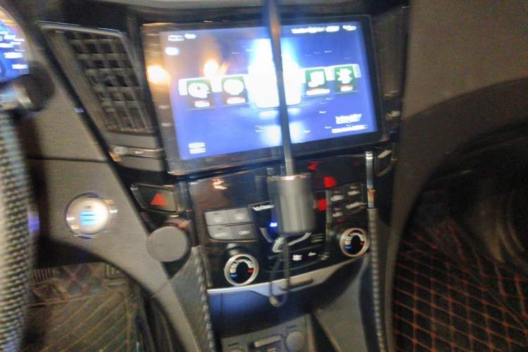 Used Hyundai Sonata 2013 2.4L Automatic Luxury Version China IV Standard Audio And AC Panel