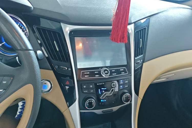 Used Hyundai Sonata 2013 2.0L Automatic Luxury Edition Audio And AC Panel