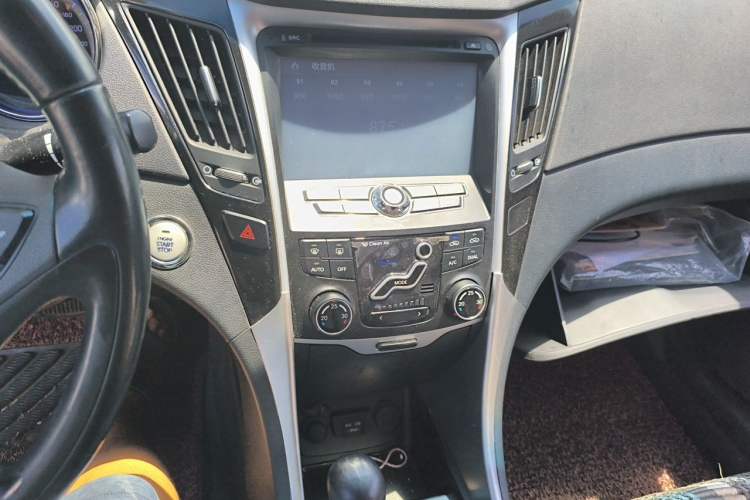 Used Hyundai Sonata 2013 2.4L Automatic Leading Edition China IV Standard Audio And AC Panel