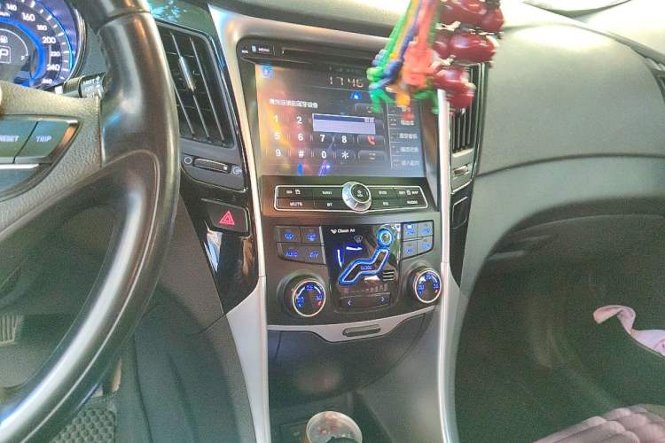 Used Hyundai Sonata 2013 2.0L Automatic Luxury Edition Audio And AC Panel