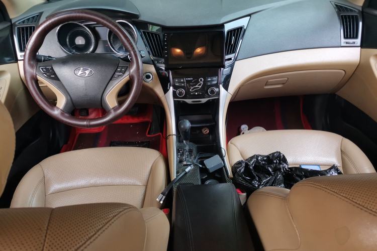 Used Hyundai Sonata 2013 2.0L Automatic Prestige Edition Center Console