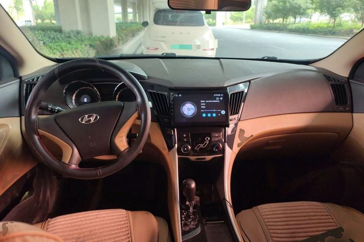 Used Hyundai Sonata 2013 2.0L Automatic Fashion Edition Center Console