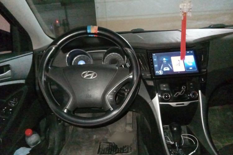 Used Hyundai Sonata 2013 2.0L Automatic Fashion Edition Center Console